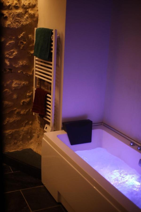 La Montrieuse, Chambre Individuelle Avec Sauna Et Baignoire Spa Naveil Ngoại thất bức ảnh